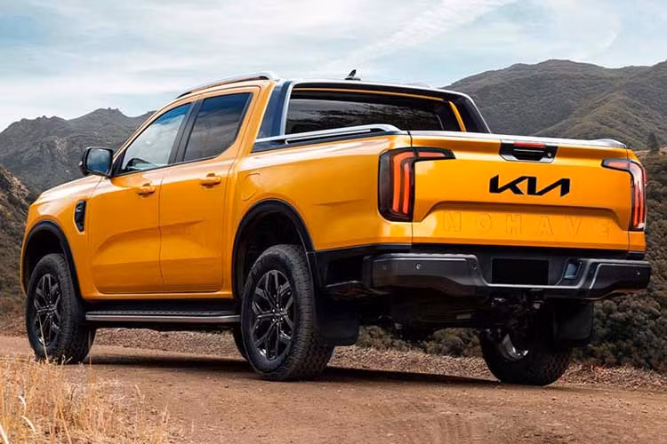 Có vẻ như quá trình xây dựng sản phẩm đã bước sang giai đoạn cuối cùng khi mà Giám đốc thiết kế Karim Habib xác nhận với phóng viên của trang Carsale (Úc) rằng “bạn sẽ sớm thấy nó” khi được hỏi về mẫu xe bán tải logo Kia.