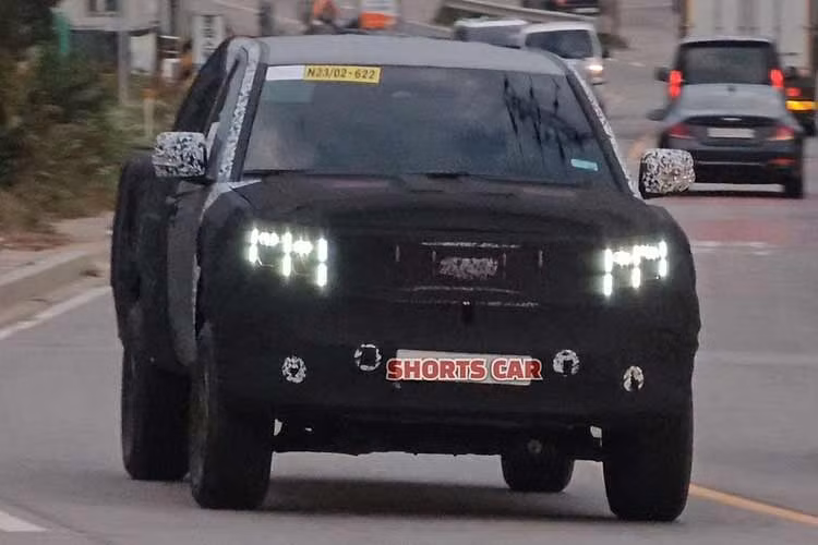 Một số tin đồn cho rằng mẫu xe bán tải đầu tiên của Kia sẽ có tên là “Tasman”. Kia Tasman bán tải là tên gọi đã được hãng xe Hàn Quốc đăng ký bản quyền nhưng chưa được dùng cho bất kỳ mẫu xe nào.