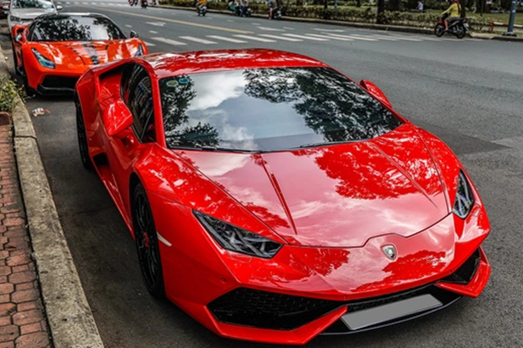 Chiếc Lamborghini Huracan LP610-4 của Đoàn Di Băng được đưa về nước vào năm 2018, theo diện nhập khẩu chính hãng. Tuy nhiên, đến năm 2021 xe mới tìm được chủ nhân với mức giá khoảng hơn 14 tỷ đồng.