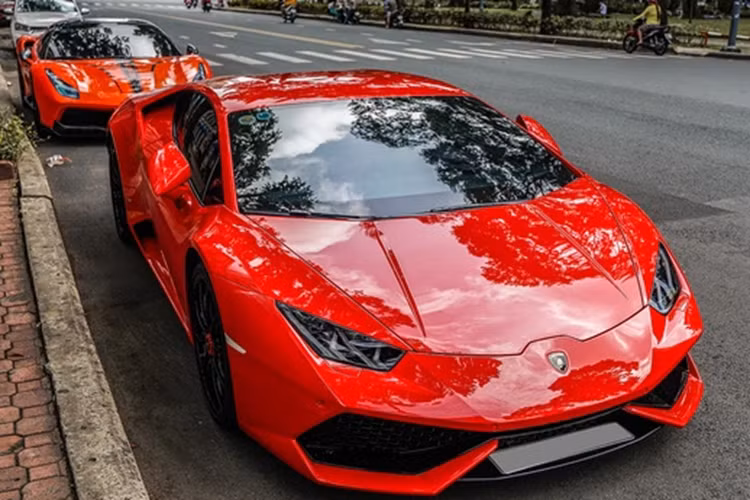 Chiếc Lamborghini Huracan LP610-4 của Đoàn Di Băng được đưa về nước vào năm 2018, theo diện nhập khẩu chính hãng. Tuy nhiên, đến năm 2021 xe mới tìm được chủ nhân với mức giá khoảng hơn 14 tỷ đồng.