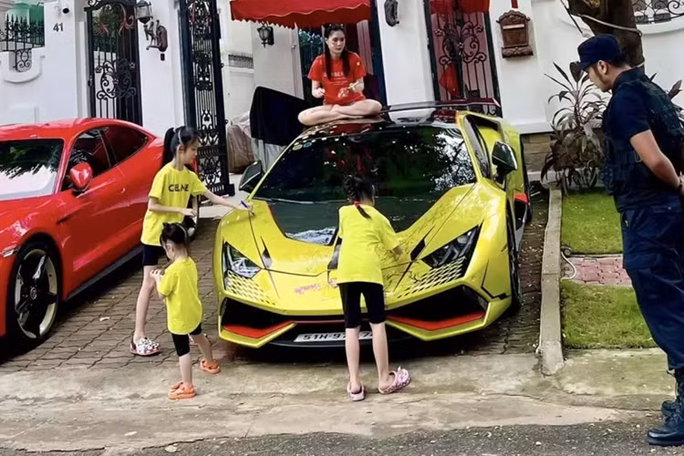 Trang bị đắt đỏ nhất trên chiếc Lamborghini Huracan LP610-4 độ khủng này chắc chắn phải kể đến dàn mâm đến từ thương hiệu Brixton Forged, thuộc loại PF7 Aerotech mang thiết kế đậm chất đường đua.