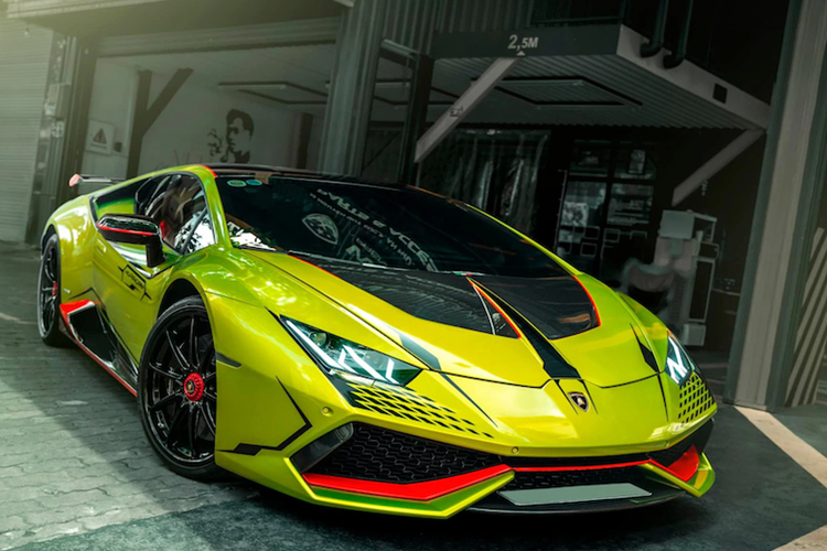 Tiếp đến là hệ thống ống xả tới từ Ryft làm bằng chất liệu titanium có tác dụng "giảm cân" tới 15kg cũng như là tăng công suất thêm 17,1 mã lực và mô men lên đến 15,5 Nm cho xe.