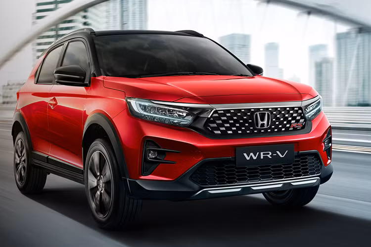 Tuy nhiên, kể từ ngày 20/12/2023, cả phiên bản máy xăng của Toyota Raize và Daihatsu Rocky cũng đã bị ngừng bán. Do đó, khách hàng Nhật Bản phải tìm kiếm những lựa chọn thay thế như Honda WR-V. Theo công bố của Honda, WR-V dành cho thị trường Nhật Bản sẽ được nhập khẩu nguyên chiếc từ Ấn Độ.