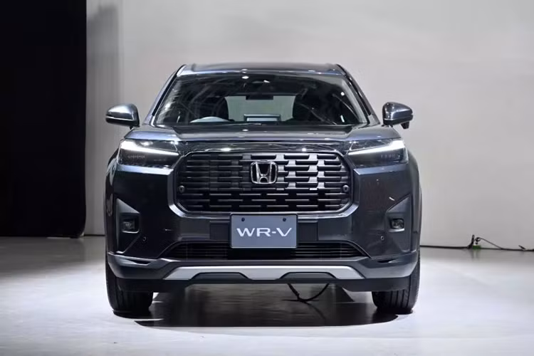 Được giới thiệu như lựa chọn thay thế cho Honda Vezel bản G 2WD ở thị trường Nhật Bản, Honda WR-V hiện vẫn chưa chính thức bán ra. Thay vào đó, phải đến tháng 3/2024, những chiếc xe lái thử và trưng bày mới bắt đầu xuất hiện tại đại lý ở Nhật Bản. Các đại lý ở Nhật Bản hiện đã bắt đầu nhận cọc cho Honda WR-V.