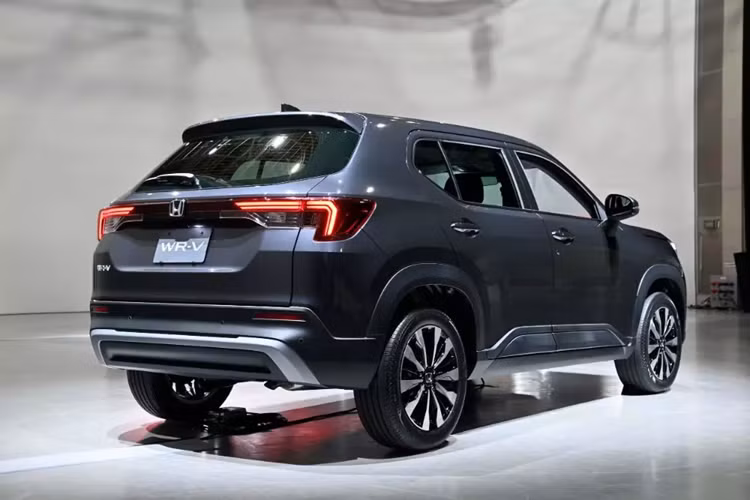 Sau khi Daihatsu thừa nhận gian lận thử nghiệm an toàn vào hồi cuối tháng 4/2023, chỉ có phiên bản hybrid HEV của Toyota Raize và Daihatsu Rocky bị ngừng bán ở thị trường Nhật Bản để chờ kết quả điều tra. Trong khi đó, phiên bản máy xăng của 2 mẫu xe này vẫn tiếp tục được phân phối.