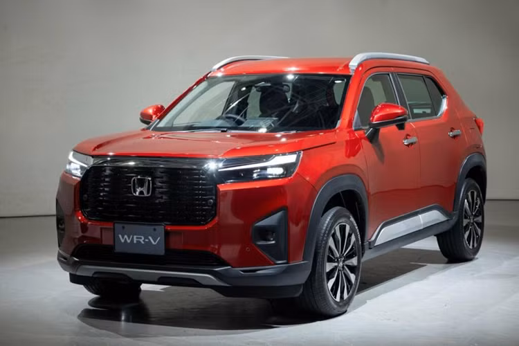 Động cơ này cho công suất tối đa 121 mã lực và mô-men xoắn cực đại 145 Nm đồng thời kết hợp cùng hộp số tự động biến thiên vô cấp CVT. Xe chỉ có hệ dẫn động cầu trước FWD.