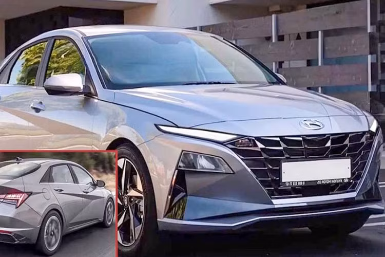 Về ngoại hình, Accent thế hệ mới sẽ thay đổi hình dáng một cách toàn diện, có thể sẽ khiến nhiều khách hàng đời cũ của mẫu xe này không nhận ra. Chiếc sedan mới áp dụng ngôn ngữ thiết kế mới nhất của Hyundai, giúp nó có một thiết kế ấn tượng và hầm hố hơn.