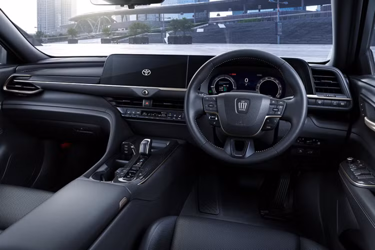 Mẫu SUV thể thao này sẽ có sáu lựa chọn màu sắc ngoại thất và năm sự kết hợp hai tông màu, kết hợp với tùy chọn nội thất màu Nâu cát và Đen. Bên trong xe tiếp tục được làm với thiết kế thể thao mà nổi bật chính là màn hình thông tin giải trí trung tâm 12,3 inch, bảng điều khiển kỹ thuật số hiện đại, cổng điều hòa tinh tế và ghế trước thể thao chỉnh điện.