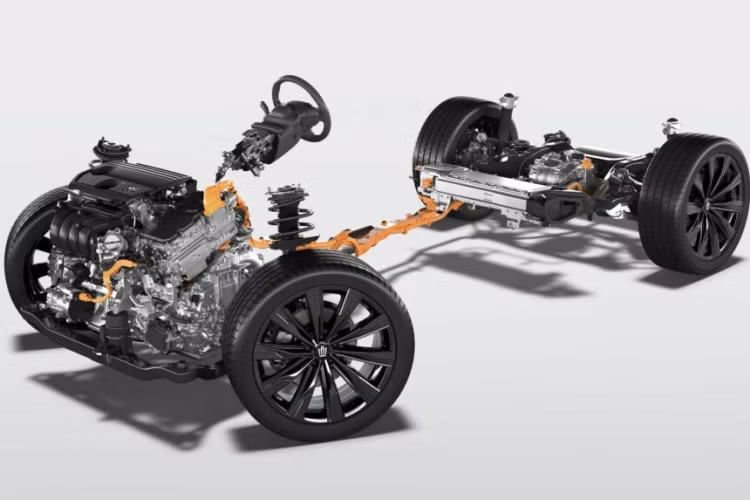 Ngoài ra xe cũng được trang bị hệ thống Safety Sense ADAS, bao gồm các tính năng như hỗ trợ lái xe chủ động, hỗ trợ giảm tốc và đánh lái để phản ứng với xe trước hoặc khúc cua, Toyota Teammate Advanced Drive (hỗ trợ khi tắc đường) và Advanced Park (có chức năng điều khiển từ xa).