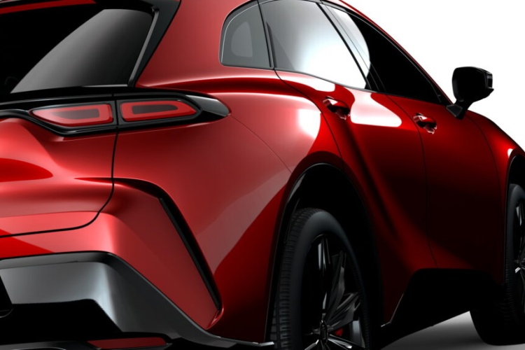 Toyota Crown sẽ được sản xuất tại Nhà máy Tsutsumi ở Nhật Bản, với mục tiêu chế tạo 700 chiếc mỗi tháng. Hiện tại sẽ chỉ có phiên bản Hybrid Sport Z được sản xuất, xe có giá 5.900.000 Yên (khoảng 963 triệu đồng).