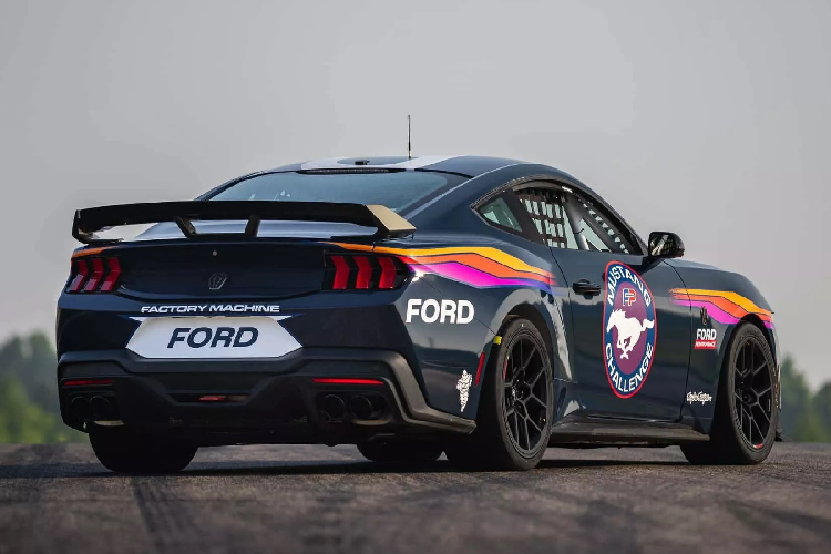 Những chiếc Ford Mustang Dark Horse R sẽ được giao từ năm 2024, trước giải đấu Mustang Challenge đầu tiên