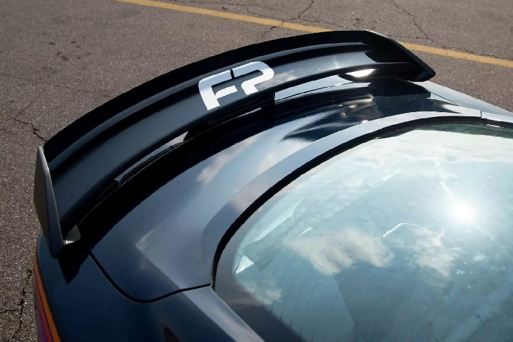 Dark Horse R hoàn toàn mới có mức giá khởi điểm 145.000 USD khá là phải chăng khi so sánh với Mustang Challenge mới. Những chủ nhân sở hữu Ford Mustang Dark Horse R bản giới hạn sẽ có cơ hội tham gia giải đua mới do Ford Performance tổ chức mang tên "Mustang Challenge".