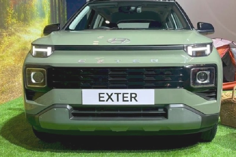 Theo công bố của nhà sản xuất, Exter có chỉ số tiêu thụ nhiên liệu trung bình là 19,4 km/lít (khoảng 5,15 lít/100 km) nếu đi với hộp số sàn và 19,2 km/lít (5,2 lít/100 km) nếu đi với hộp số sàn tự động AMT. Mức tương ứng của động cơ CNG là 27,1 km/lít (3,69 lít/100 km).