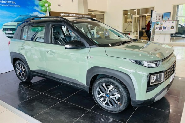 Tùy chọn thứ hai là động cơ chạy bằng khí nén thiên nhiên CNG với công suất tối đa 69 mã lực và mô-men xoắn cực đại 95,2 Nm, đi kèm hộp số sàn 5 cấp. Khi về Việt Nam, nhiều khả năng tùy chọn động cơ này sẽ bị loại bỏ.