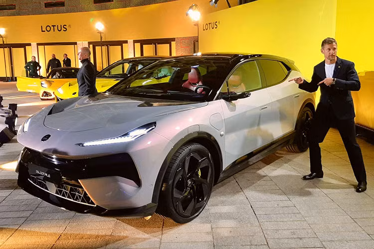 Lotus lo ke hoach ban xe dien o Viet Nam, SUV to nhu VinFast VF9-Hinh-3