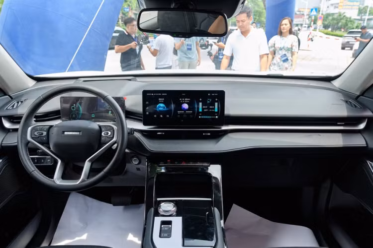 Haval H6 HEV bat ngo 