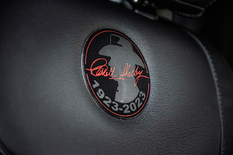 Bên trong nội thất xe cũng có những chi tiết nhấn mạnh sự khác biệt nhờ vào logo Centennial Edition, ghế bọc da 2 tông màu, huy hiệu và số thứ tự của chiếc xe, thảm sàn độc quyền... Shelby American cho biết họ chỉ sản xuất đúng 100 chiếc Shelby F-150 Centennial Edition.