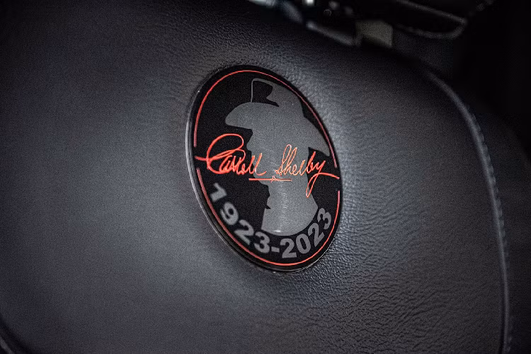 Bên trong nội thất xe cũng có những chi tiết nhấn mạnh sự khác biệt nhờ vào logo Centennial Edition, ghế bọc da 2 tông màu, huy hiệu và số thứ tự của chiếc xe, thảm sàn độc quyền... Shelby American cho biết họ chỉ sản xuất đúng 100 chiếc Shelby F-150 Centennial Edition.