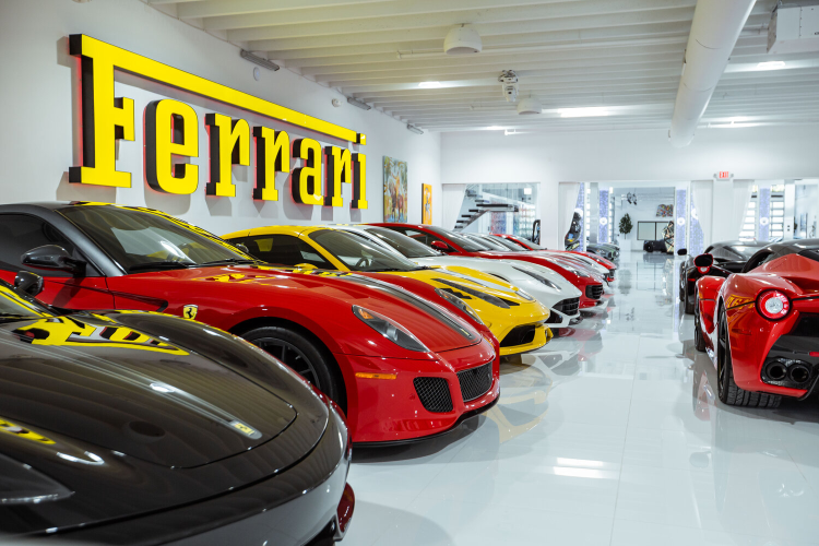 Được xây dựng bởi một số tên tuổi lớn nhất trong không gian ô tô sang trọng, Tập đoàn duPont REGISTRY đại diện cho một cộng đồng sôi động gồm hàng trăm nghìn thành viên trong gần hai thập kỷ. Danh mục đầu tư bao gồm duPont REGISTRY, Sotheby’s Motorsport, Canossa Events, Cavallino và FerrariChat.