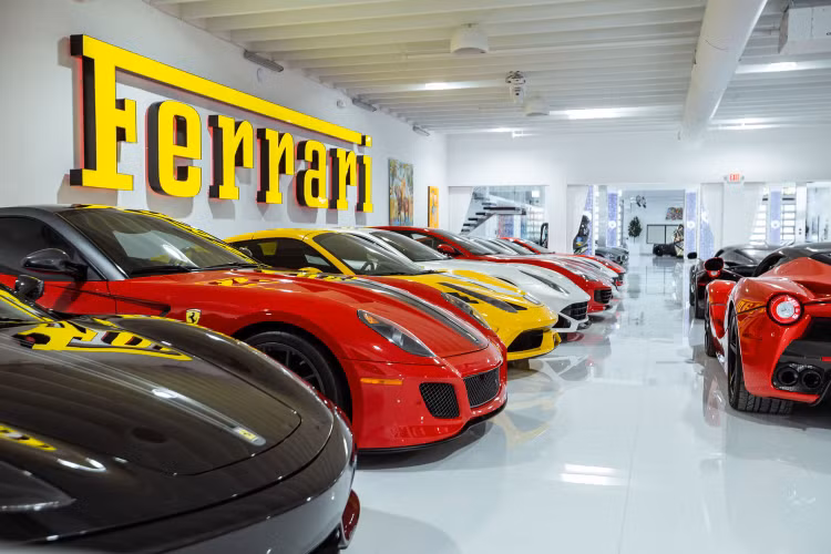 Được xây dựng bởi một số tên tuổi lớn nhất trong không gian ô tô sang trọng, Tập đoàn duPont REGISTRY đại diện cho một cộng đồng sôi động gồm hàng trăm nghìn thành viên trong gần hai thập kỷ. Danh mục đầu tư bao gồm duPont REGISTRY, Sotheby’s Motorsport, Canossa Events, Cavallino và FerrariChat.