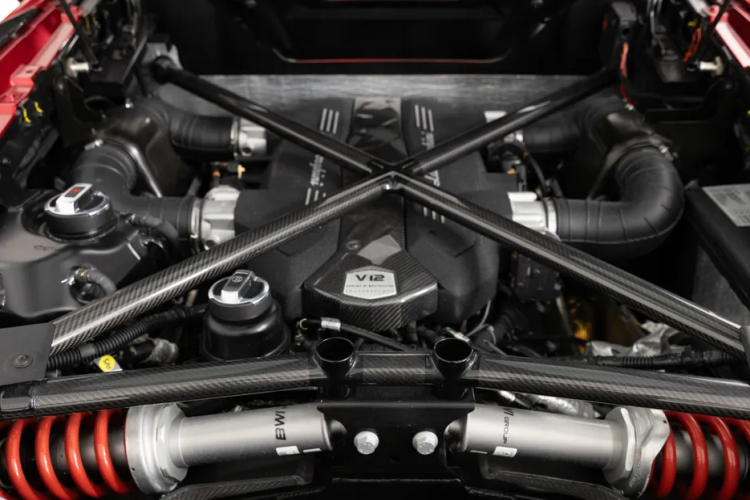 “Barry là biểu tượng trong không gian sưu tầm sản phẩm xa xỉ, được biết đến với việc lựa chọn những thứ tốt nhất. Chúng tôi rất háo hức được giúp anh tạo thêm không gian để mở rộng bộ sưu tập của mình.“