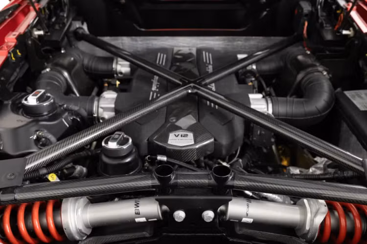 “Barry là biểu tượng trong không gian sưu tầm sản phẩm xa xỉ, được biết đến với việc lựa chọn những thứ tốt nhất. Chúng tôi rất háo hức được giúp anh tạo thêm không gian để mở rộng bộ sưu tập của mình.“