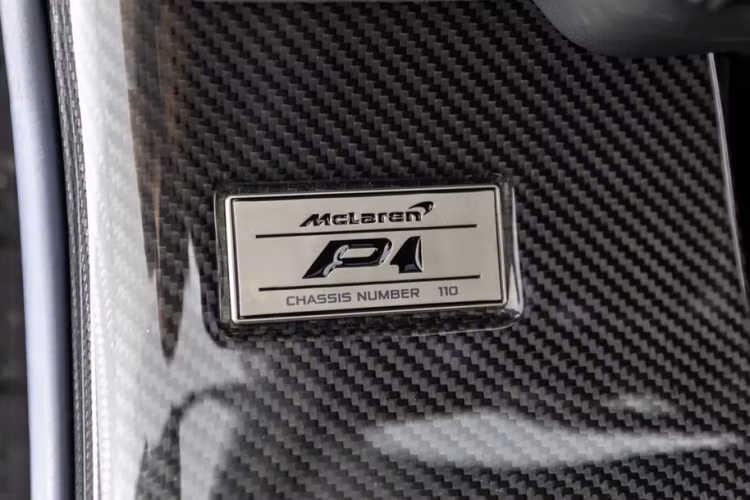 “Chúng tôi vinh dự khi được liệt kê một phần trong bộ sưu tập nổi tiếng của Barry. Bộ sưu tập Ikonick là một trong những tuyển tập siêu xe và nghệ thuật lớn nhất trên thế giới, và đó là một đặc quyền thực sự khi tổ chức phiên đấu giá công khai đầu tiên từ Bộ sưu tập“, CEO của Sotheby’s Motorsport – Chip Perry, nói.