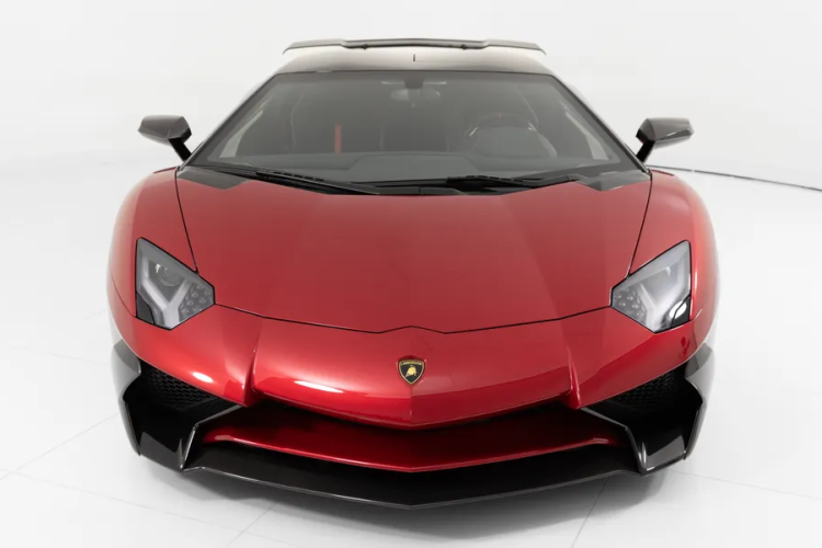 Với hơn 40 năm kinh nghiệm trong ngành ô tô sưu tập, danh tiếng của RM được củng cố thông qua một loạt dịch vụ tích hợp theo chiều dọc, từ đấu giá (trực tiếp và trực tuyến) và bán riêng cho kế hoạch tài sản và dịch vụ tài chính, cùng với đội ngũ chuyên gia về ô tô và mạng lưới quốc tế, mang đến mức độ dịch vụ vượt trội trong thị trường ô tô sưu tập toàn cầu.