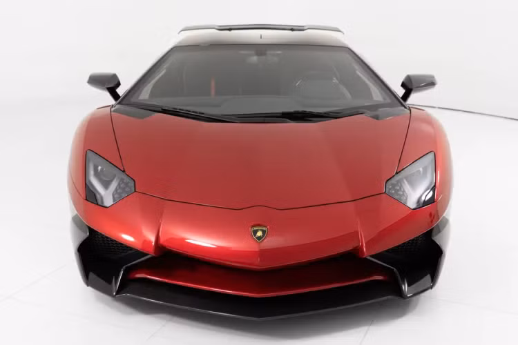 Với hơn 40 năm kinh nghiệm trong ngành ô tô sưu tập, danh tiếng của RM được củng cố thông qua một loạt dịch vụ tích hợp theo chiều dọc, từ đấu giá (trực tiếp và trực tuyến) và bán riêng cho kế hoạch tài sản và dịch vụ tài chính, cùng với đội ngũ chuyên gia về ô tô và mạng lưới quốc tế, mang đến mức độ dịch vụ vượt trội trong thị trường ô tô sưu tập toàn cầu.