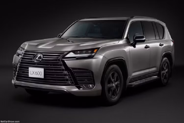 Trong 3 phiên bản trên, Lexus LX600 Urban được trang bị nội thất 7 chỗ ngồi. Với LX600 F Sport, nội thất có 5 chỗ ngồi. Riêng LX600 VIP sở hữu nội thất 4 chỗ ngồi sang trọng hơn. Trong những năm qua, Lexus không công bố doanh số cụ thể của từng mẫu xe tại Việt Nam.