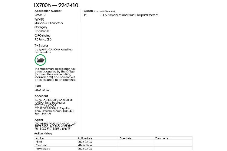 Sau đó, Lexus đã đăng ký bản quyền cho thương hiệu LX700h tại Canada. Đây có thể là phiên bản hybrid mới của dòng SUV hạng sang cỡ lớn này. Qua hình ảnh chụp trên đường phố Nhật Bản, có thể thấy chiếc Lexus LX này chỉ được ngụy trang ở nửa thân dưới.