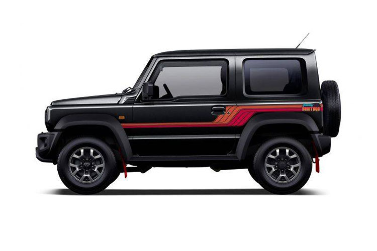 Nằm bên dưới nắp ca-pô của Suzuki Jimny Heritage Limited Edition là khối động cơ xăng 4 xi-lanh, hút khí tự nhiên, dung tích 1.5L, sản sinh công suất tối đa 102 mã lực và mô-men xoắn cực đại 130 Nm. Động cơ này kết hợp với hộp số sàn 5 cấp và hệ dẫn động 4 bánh AllGrip Pro quen thuộc.