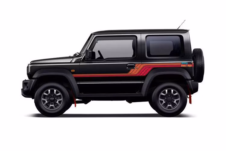 Nằm bên dưới nắp ca-pô của Suzuki Jimny Heritage Limited Edition là khối động cơ xăng 4 xi-lanh, hút khí tự nhiên, dung tích 1.5L, sản sinh công suất tối đa 102 mã lực và mô-men xoắn cực đại 130 Nm. Động cơ này kết hợp với hộp số sàn 5 cấp và hệ dẫn động 4 bánh AllGrip Pro quen thuộc.