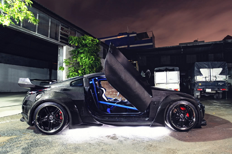 Động cơ xe được nâng cấp bằng bộ tăng áp kép Greddy, tăng công suất thêm 150 mã lực. Xe có khả năng đạt vận tốc tối đa tới 250km/h cùng với khả năng drift cực đỉnh nhờ được trang bị hệ dẫn động cầu sau.