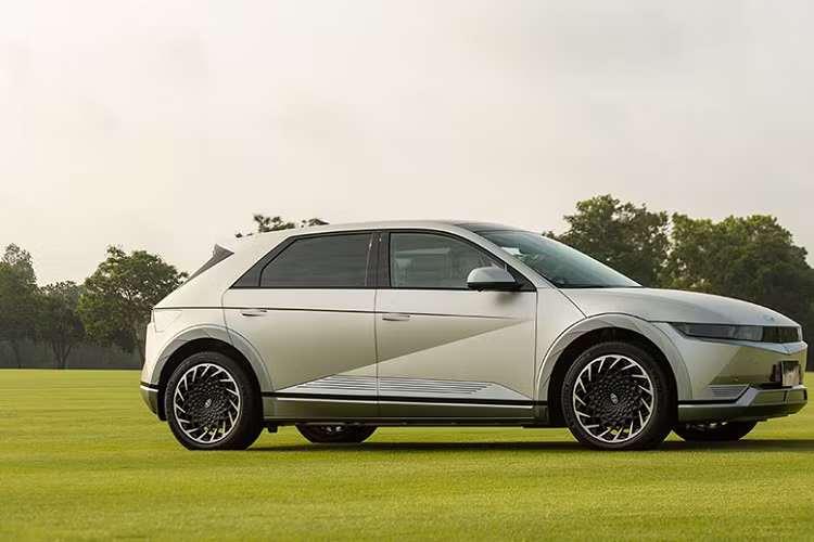 Dieu tra 40.000 xe Hyundai Ioniq 5 vi su co “sap nguon” dot ngot-Hinh-2