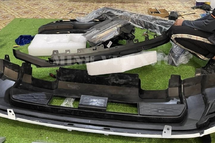 Với các chủ xe bán tải Ford Ranger 2023 mới, hiện họ vẫn đang chi hàng chục triệu đồng để nâng cấp tư nhẹ đến nặng "lên đời" ngoại hình cho chiếc xe của mình đậm phong cách phiên bản Ranger Raptor 2023.