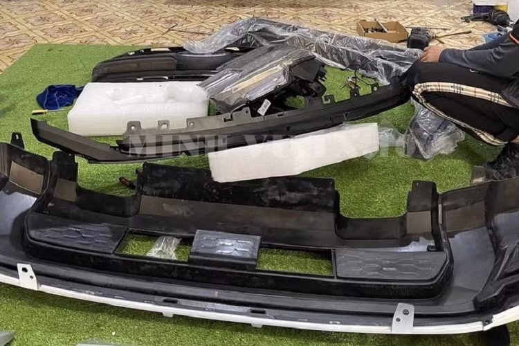 Với các chủ xe bán tải Ford Ranger 2023 mới, hiện họ vẫn đang chi hàng chục triệu đồng để nâng cấp tư nhẹ đến nặng "lên đời" ngoại hình cho chiếc xe của mình đậm phong cách phiên bản Ranger Raptor 2023.