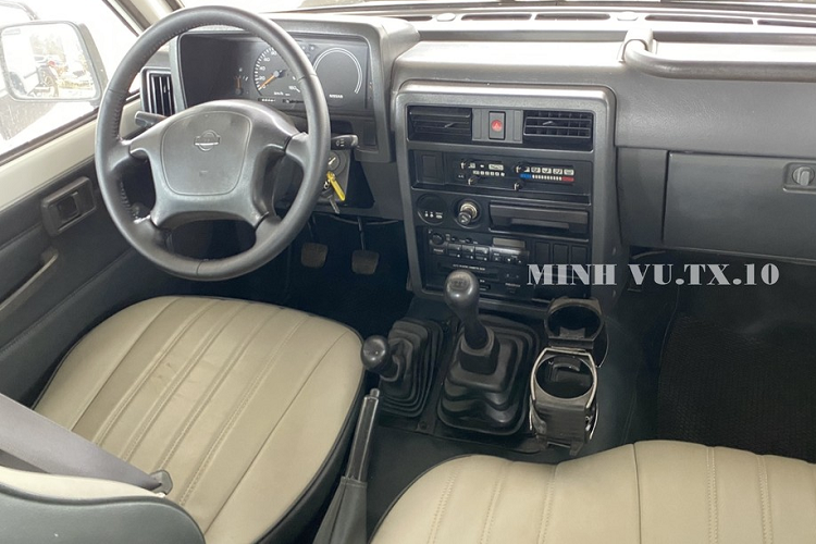 Về hệ truyền động, Nissan Patrol thế hệ thứ 4 có đến 5 mã động cơ khác nhau như RB30S được lắp trái tim SOHC 6 xi-lanh thẳng hàng, dung tích 3.0 lít, sản sinh công suất tối đa 100 mã lực tại vòng tua máy là 4.800 vòng/phút và mô-men xoắn cực đại 224 Nm tại vòng tua 3.000 vòng/phút.