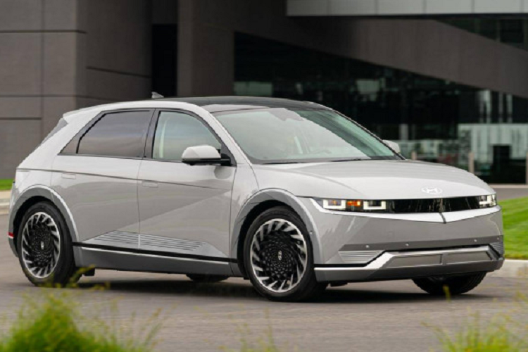 Hyundai đặt mục tiêu bán tổng cộng 7,52 triệu xe trong năm nay, tăng 9,8% so với con số 6,85 triệu chiếc vào năm ngoái. Công ty Hàn Quốc này hiện là nhà sản xuất ôtô lớn thứ 3 thế giới tính theo doanh số bán hàng, xếp sau Toyota và Volkswagen.