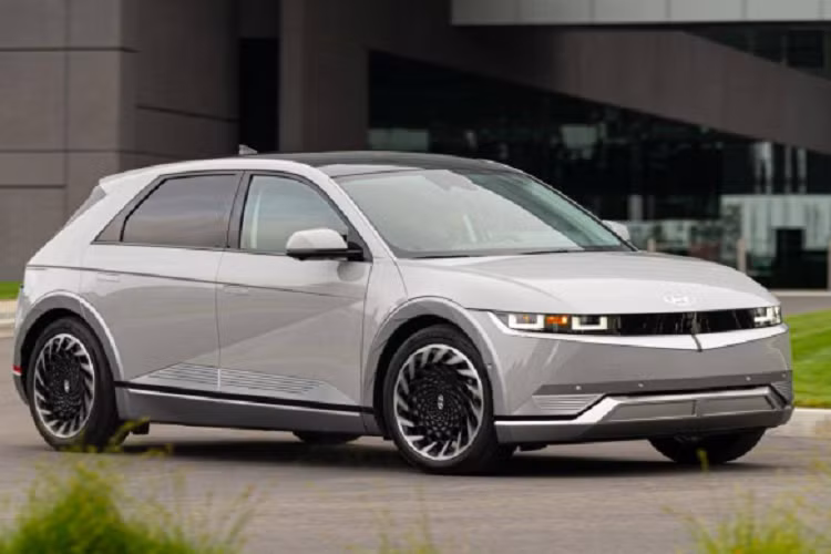 Hyundai đặt mục tiêu bán tổng cộng 7,52 triệu xe trong năm nay, tăng 9,8% so với con số 6,85 triệu chiếc vào năm ngoái. Công ty Hàn Quốc này hiện là nhà sản xuất ôtô lớn thứ 3 thế giới tính theo doanh số bán hàng, xếp sau Toyota và Volkswagen.