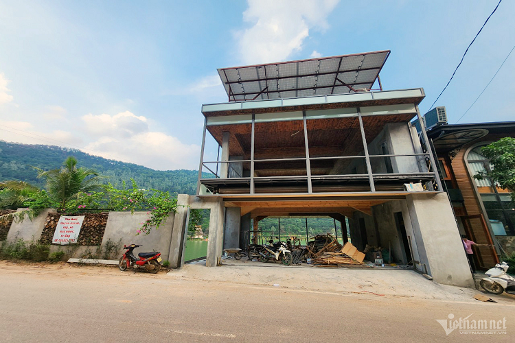 Vào thời điểm Thanh tra TP Hà Nội ban hành kết luận thanh tra đất rừng Sóc Sơn, ven hồ Đồng Đò là các bãi đất có cây mọc um tùm. Tuy nhiên, hơn 3 năm sau kết luận thanh tra, ven hồ Đồng Đò mọc lên hàng loạt công trình kiên cố.