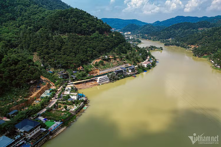 Loạt biệt thự, homestay chiếm lòng hồ, xâm lấn rừng Sóc Sơn Loat biet thu, homestay chiem long ho, xam lan rung Soc Son