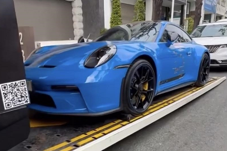 Vào ngày 27/4 vừa qua, một hành trình có tên gọi Porsche Asean Caravan 2023 sẽ chính thức diễn ra trong khoảng 11 ngày, trong đó, các thành viên tham dự chỉ được sử dụng xe Porsche, bắt đầu di chuyển từ TP HCM sang 3 nước bạn trong khối Asean là Lào, Campuchia và Thái Lan.