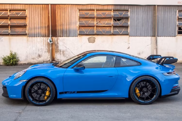 Giới mê xe đang rất hy vọng là sau khi trải nghiệm lái Porsche 911 GT3 992 qua 3 nước láng giềng của Việt Nam, Cường Đô la lại có hứng để khởi động lại hành trình siêu xe Car Passion đã bị dừng hoạt động trong 4 năm qua.