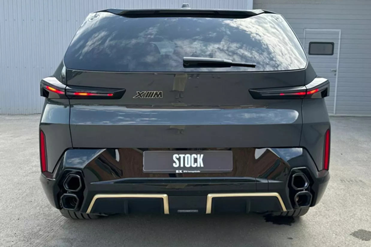 Hệ thống truyền động hybrid sạc điện PHEV nguyên bản của XM Label Red gồm động cơ V8 tăng áp kép và một mô-tơ điện tạo ra công suất 738 mã lực và mô-men xoắn 997 Nm, giúp xe tăng tốc từ 0-100 km/h trong chỉ 3,8 giây và đạt tốc độ tối đa lên đến 290 km/h. Do sức mạnh đã quá lớn và dư dả nên Larte Design cảm thấy không cần phải thay đổi thêm gì.