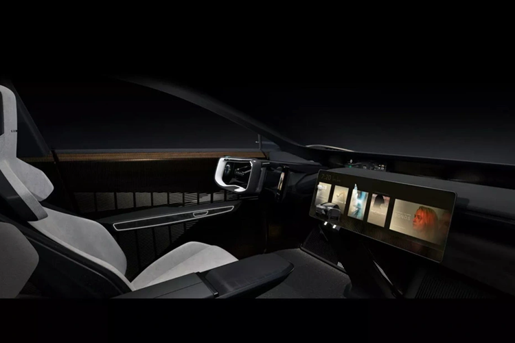 Một hệ thống nhận dạng giọng nói tiên tiến cũng được phát triển cho ô tô sử dụng công nghệ AI có tên là ‘Butler’. Hệ thống này sử dụng các chức năng tự học để tùy chỉnh phần mềm và hoạt động cùng với hệ điều hành Arene mới để điều chỉnh các chức năng của xe phù hợp với người lái. Phần lớn khoang cabin của mẫu concept được làm từ tre.