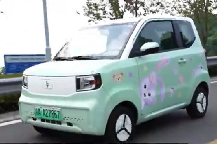 Toàn bộ xe sử dụng khung thép cường độ cao kiểu mắt cáo và hệ thống treo độc lập kiểu McPherson, mang lại cảm giác an toàn tuyệt đối khi di chuyển. Giám sát áp suất lốp, chống bó cứng phanh ABS, trợ lực phanh, trợ lực điện EPS, chế độ lái kép và các tiện nghi khác cũng được trang bị đầy đủ.