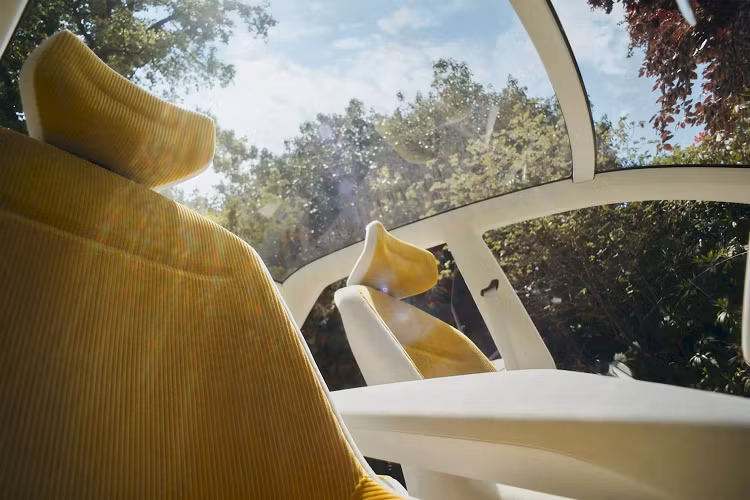 Mẫu Vision Neue Klasse cũng đánh dấu màn ra mắt của nền tảng xe thuần điện hoàn toàn mới do BMW dày công nghiên cứu nhiều năm qua. Nền tảng này có kiến trúc điện 800 volt và sở hữu thiết kế pin mới, có mật độ năng lượng cao hơn 20% so với trước.