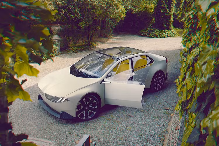  BMW Vision Neue Klasse concept mới đã ra mắt trong khuôn khổ triển lãm IAA Mobility 2023 đang diễn ra tại Munich, Đức. Đây là một bản concept vô cùng táo bạo, hướng đến tương lai đồng thời tri ân những dấu ấn lịch sử tạo nên thương hiệu BMW. Những gì được thể hiện trên Vision Neue Klasse cũng sẽ dần được đưa vào các dòng xe BMW thế hệ kế tiếp, mở đầu bằng dòng sedan 3-Series dự kiến ra mắt năm 2026.