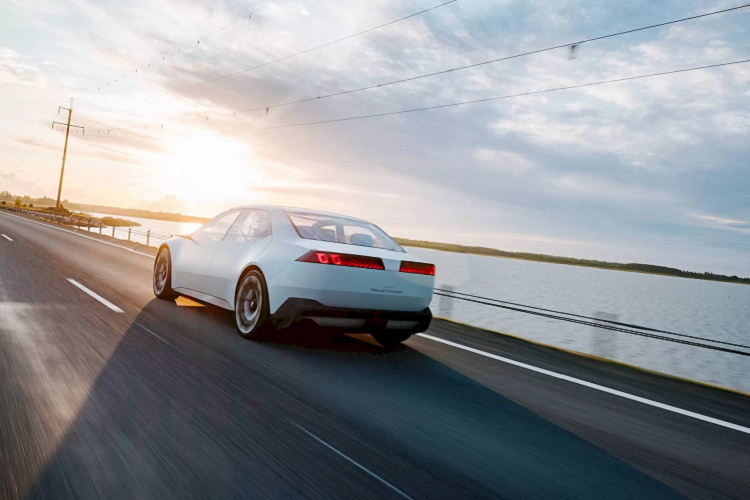 BMW cho biết, nhờ kết hợp những cải tiến về khí động học, hiệu suất mô-tơ điện tốt hơn và khả năng kiểm soát nhiệt độ tối ưu hơn, phạm vi hoạt động có thể tăng lên tới 30% so với các loại xe điện đang có trên thị trường. 